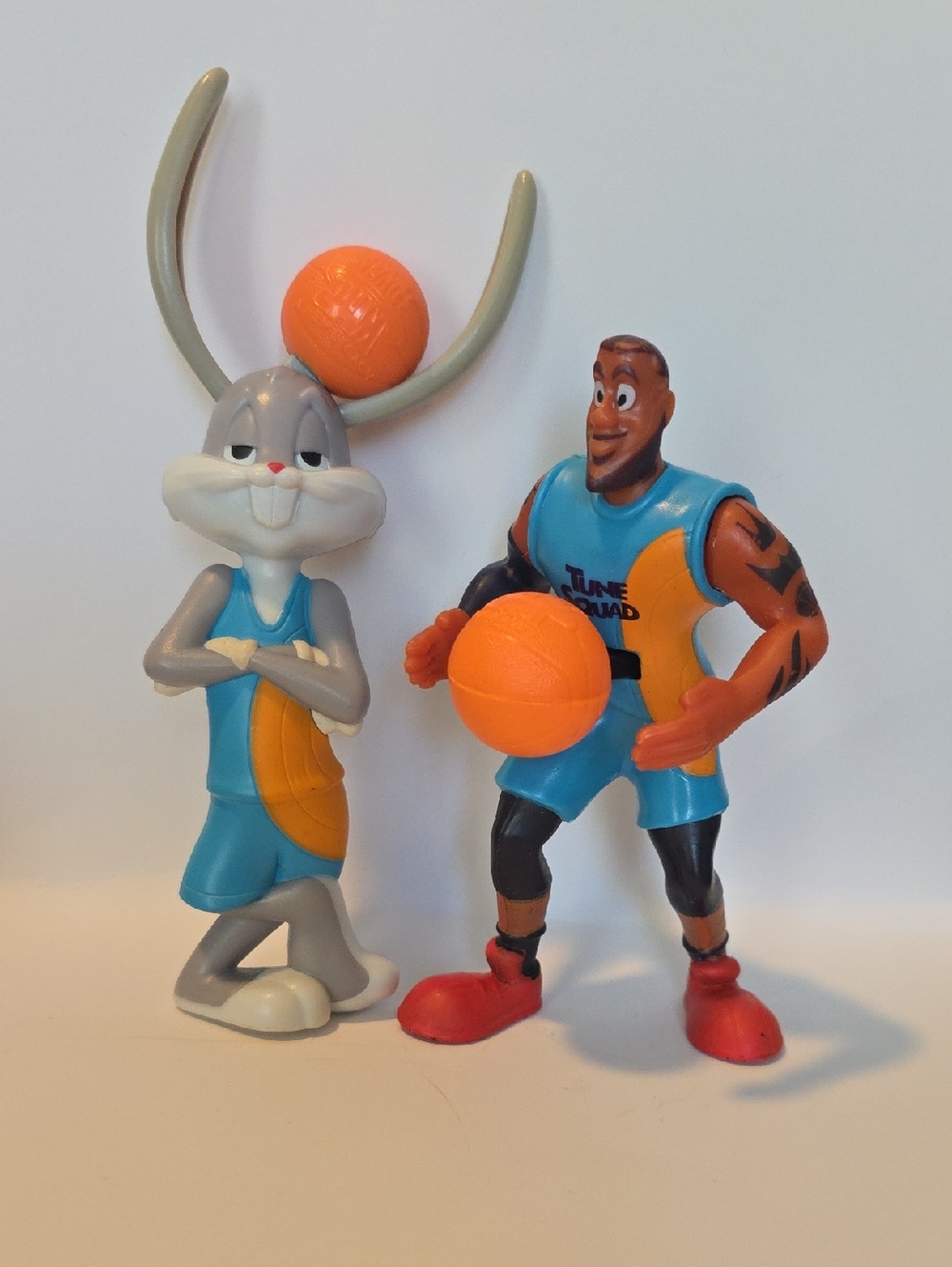 Bugs Bunny & LeBron James Basketball Toy Set - 2020 McDonald's